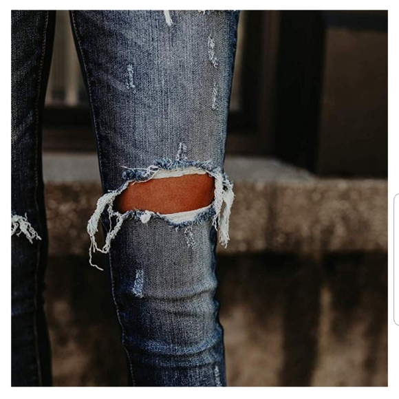 Distressed jeans - Picture 5 of 8